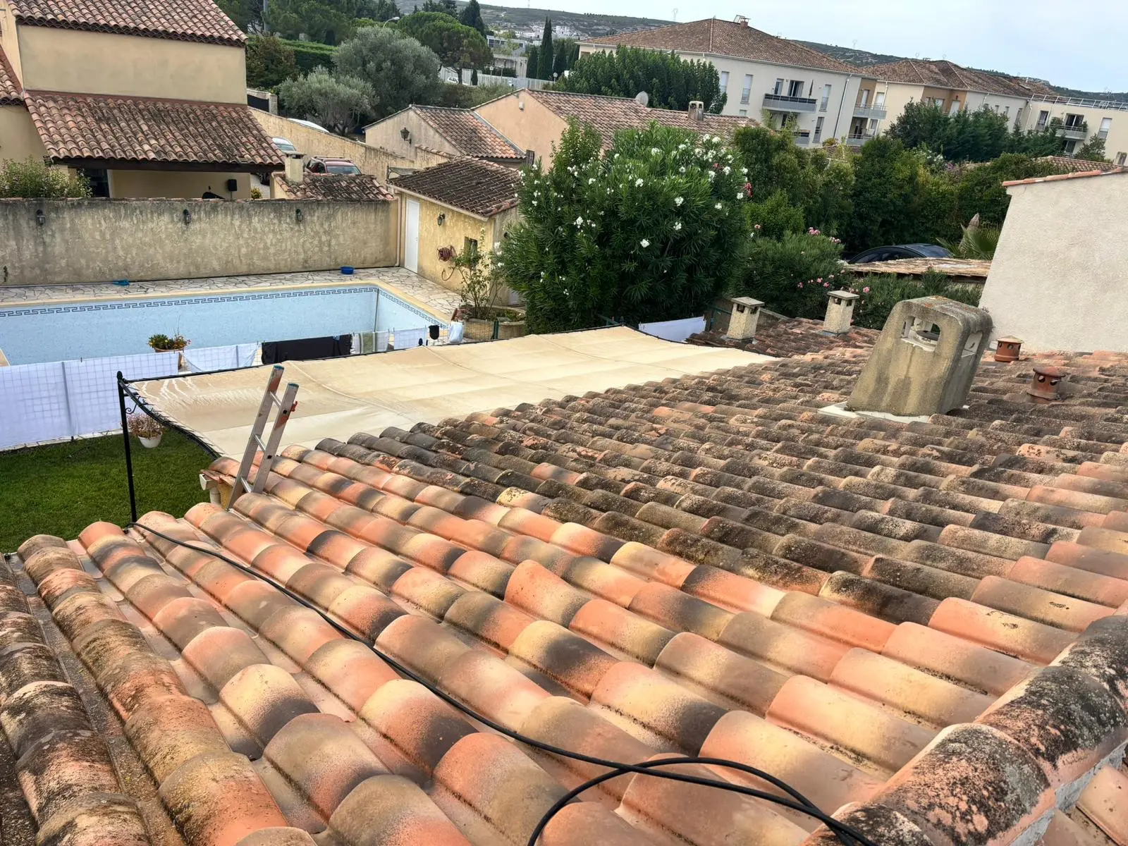 nettoyage toiture à marseille avec entretien régulier pour éviter infiltrations et réparations coûteuses