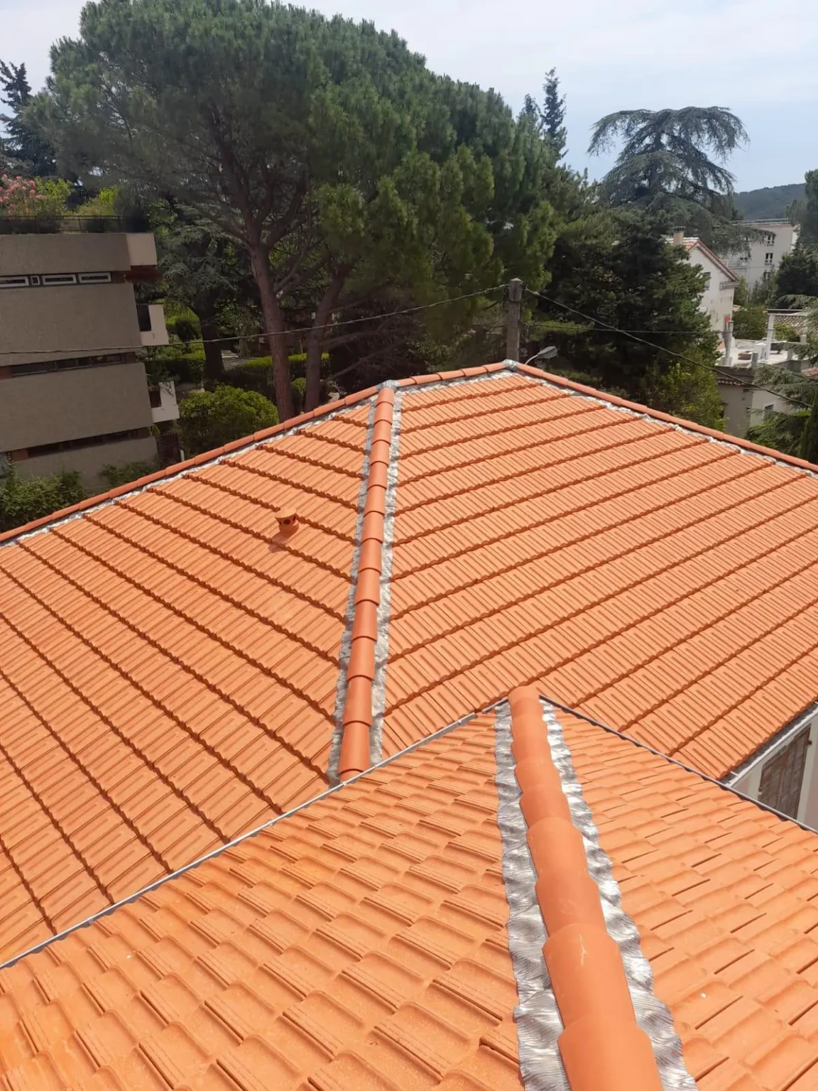 rénovation toiture à marseille avec réfection complète, contrôle de l’étanchéité et renforcement durable de la couverture